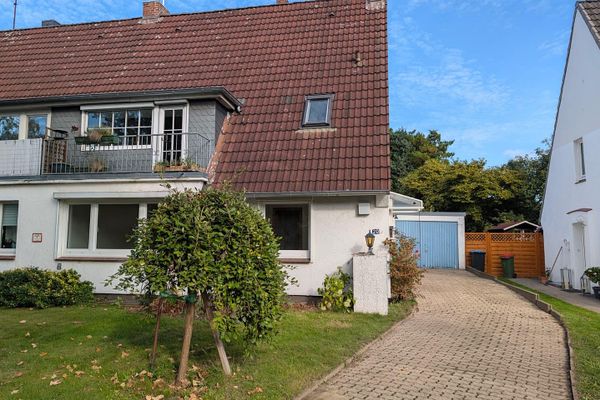 Freie Charmante Doppelhaushälfte mit großem Garten – Ideal für Familien oder Mehrgenerationenwohnen