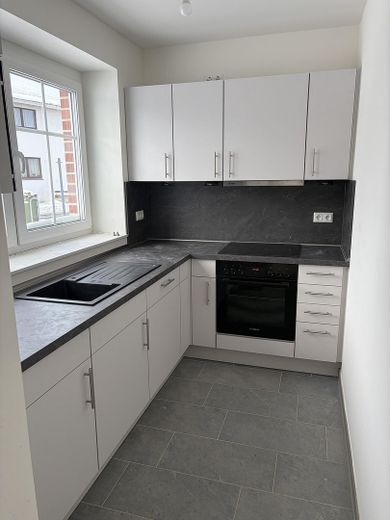 Küche mit Einbaugeräten