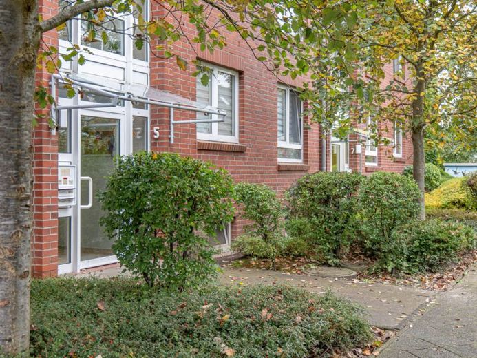 Solidny dom w Wiepenkathen. 12 lokali jest dobrze wynajmowanych! – Zdjęcie 1