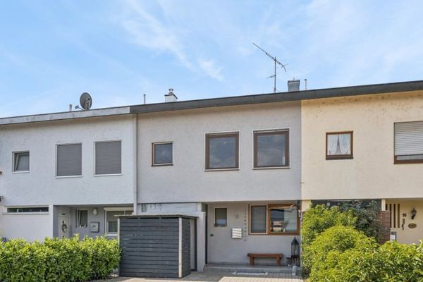 Renoviertes Reihenmittelhaus mit Garage und Garten