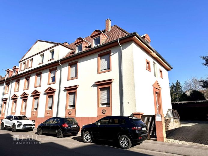 Historisches Ambiente: Großzügige DG-Wohnung! – Außenansicht
