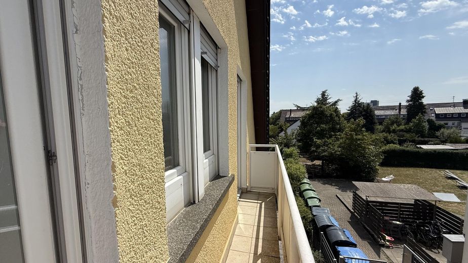 Przestronne 4-pokojowe mieszkanie na poddaszu z balkonem i nową łazienką – Balkon 
