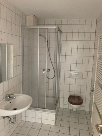 Am Park! Günstige DG 2-Zi. mit Aufzug, Laminat, Abstellraum und Dusche! EBK gegen Aufpreis mgl – PHOTO-2022-03-09-10-49-42_3
