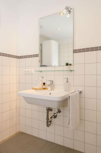 Schöne 3-Zi-Altbauwohnung mit Einbauküche in Bogen Zentrum (1002) – Bad