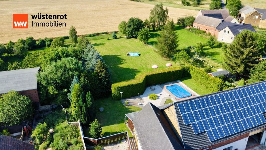 Wohnoase mit Einliegerwohnung und Pferdehof. Rentable Einnahmen von ca. 1000 EUR mtl. durch PV-Anlage! – Weitblick