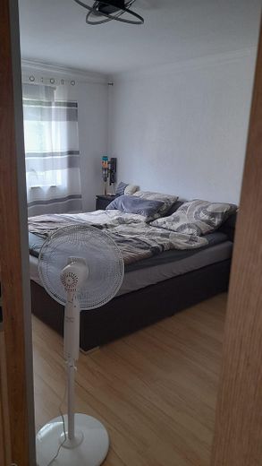 Schlafzimmer (hochw.Laminat)