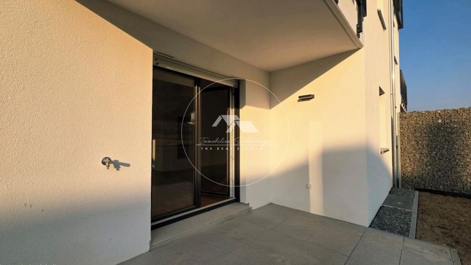 Erstbezug mit Wohlfühlfaktor - Moderne KfW-40-Wohnung im EG und UG  mit Stellplatz &amp; Gartenanteil – Zugang zum Garten und Terrasse
