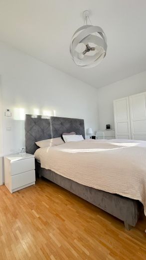 Modernes Townhouse am Rheinauer See – 5,5 Zimmer, 2 Terrassen, Garage & Top-Ausstattung – Schlafzimmer, Bild 2