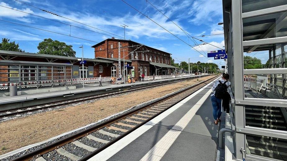 ICE-Bahnhof rd. 12 Min