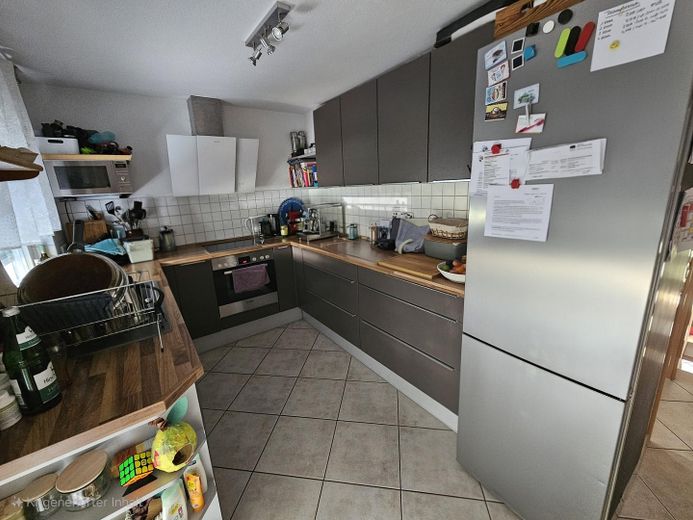 Provisionsfreies Reiheneckhaus in Deizisau: 4 Schlafzimmer, Energie B, sofort frei – vollausgestattete Kueche