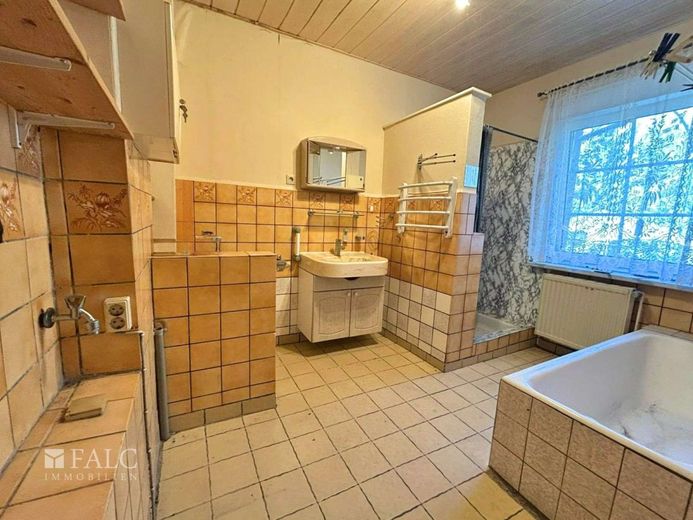 ***Natur &amp; Freiraum - Einfamilienhaus mit großem Grundstück in idyllischer Lage*** – Badezimmer