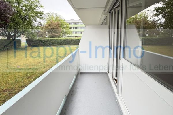 bezugsfreie, renovierungsbedürftige 2 Zimmerwohnung im Hochparterre in Haar nebst TG Einzelplatz