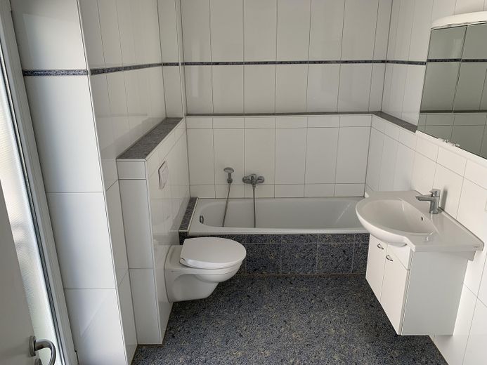 Maison mitoyenne dans une impasse calme à Francfort-Ginnheim – sans commission – Bad im Obergeschoss
