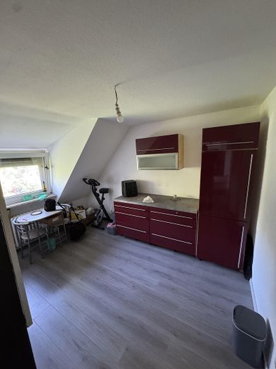 Gepflegte 2,5 Zimmer Wohnung mit eigenem Garten – Küche