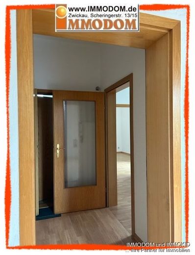 2-Zimmer-Dachwohnung mit Dusche in Küche +++ Einzug sofort möglich +++ preiswert zu vermieten! – Flur