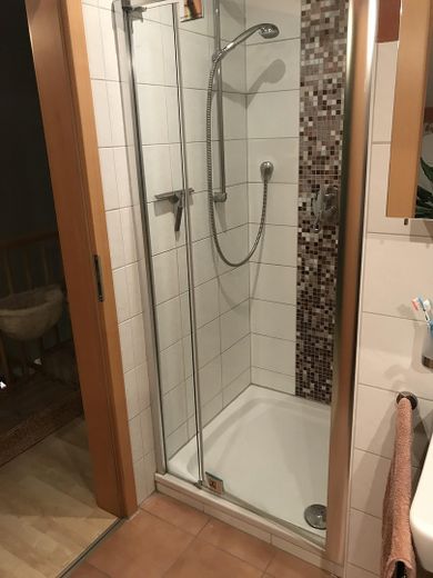 Dusche im oberen Bad