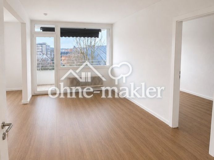 Frisch renovierte 2-Zimmer-Wohnung mit Südostbalkon & Einbauküche – Foto 1