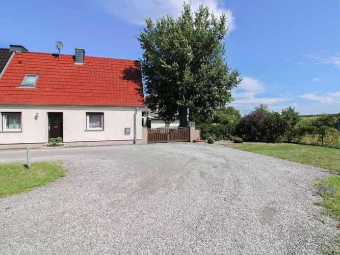Sofort wohlfühlen: 4-Zi.-EFH mit Garten, Garage und Außenstellplätzen inkl. Schuppen in Langenrieth – Foto 1