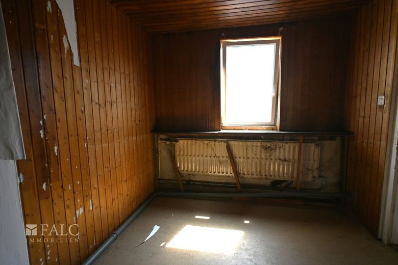 Ein komplettes Haus für Ihre Kapitalanlage oder Beruf !! – OG-Zimmer