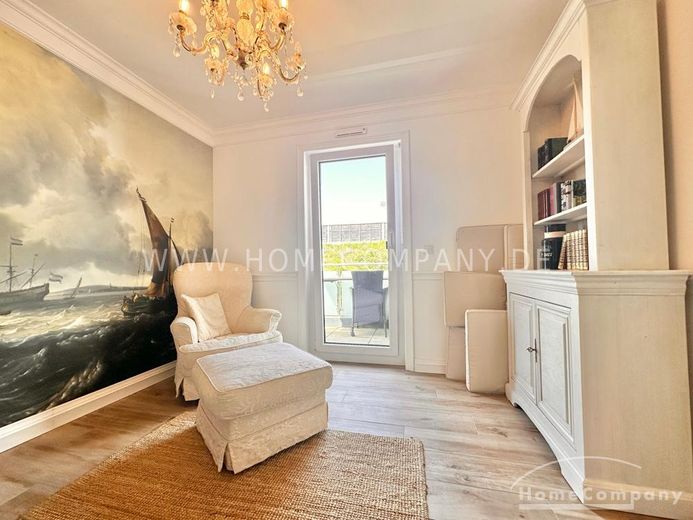 Lichtdurchflutete Designwohnung mit Balkon – 368bc7f965fbecfb8ee42bc44f0fda4e02107e11.jpg