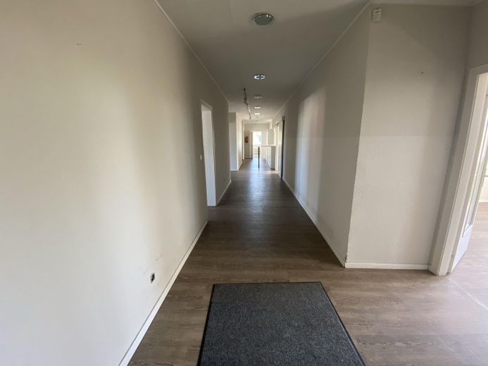 314 m² kantoorruimte met 10 ruimtes, glasvezel & parkeerplaatsen – zonder makelaarscourtage in Hamburg-Billbrook – Flur