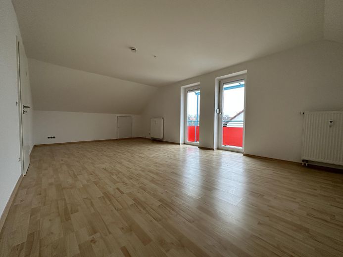 Geschmackvolle 3-Raum-Wohnung mit großem Balkon – Wohnzimmer