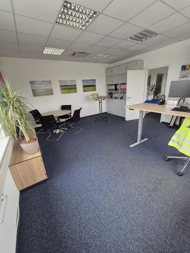 Halle sowie Büro- und Verwaltungsgebäude in Waltershausen – Foto 27