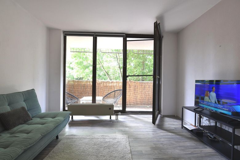 Wohnzimmer, Blick Balkon