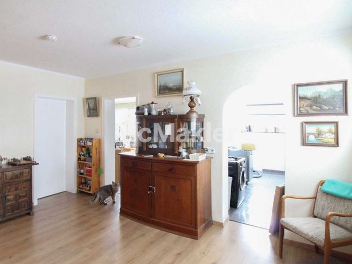 Bien cuidado piso de 3 habitaciones con distribución espaciosa a un precio inusual – Foto 1