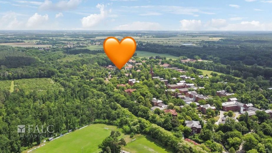 Provisionsfrei. Ein Zuhause zum Ankommen und Wohlfühlen! – Blick vom Sportplatz