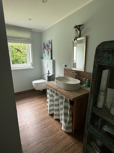 Exclusive country house near Sylt with ambiance & flair – Bad mit DU Gartenblick