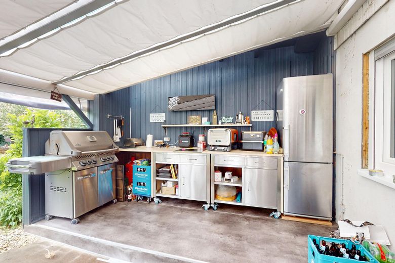 Renovated single-family home + self-contained apartment Roetgen – Anschlüsse für Außenküche