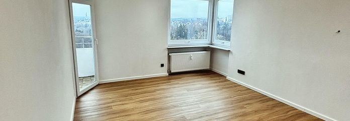 Wohnzimmer mit Balkon
