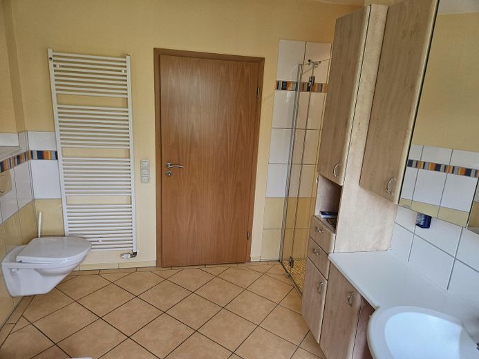 Provisionsfreier Bungalow in ruhiger Lage – Badezimmer