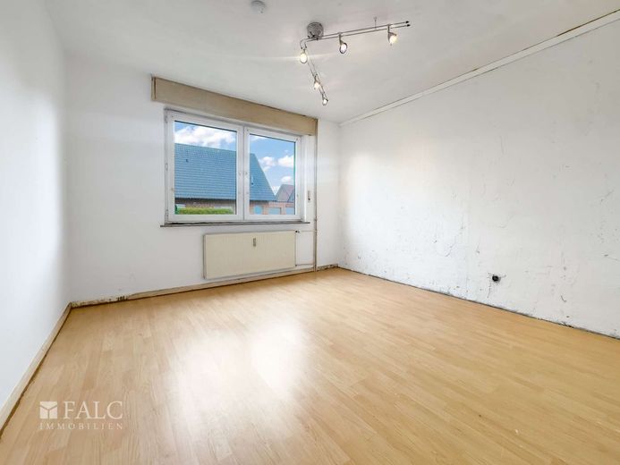 Riesiges Grundstück &amp; viel Potenzial - Zweifamilienhaus mit Ausbaureserve in Reckenfeld – Zimmer EG