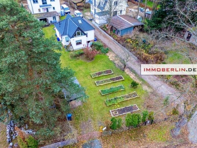 IMMOBERLIN.DE - Kleines Haus auf großem Grundstück in vorzüglicher Wohnlage – Foto 1