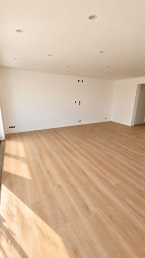 Bahçeli, güneş alan 4 odalı daire – Wohnzimmer