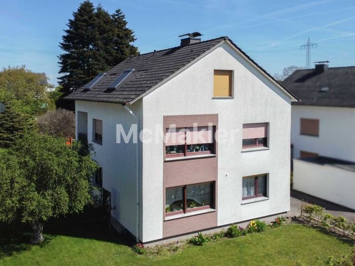 Pelletheizung & Dämmung: Zweifamilienhaus mit ausgebautem DG & Doppelgarage in Besenkamp – Foto 1