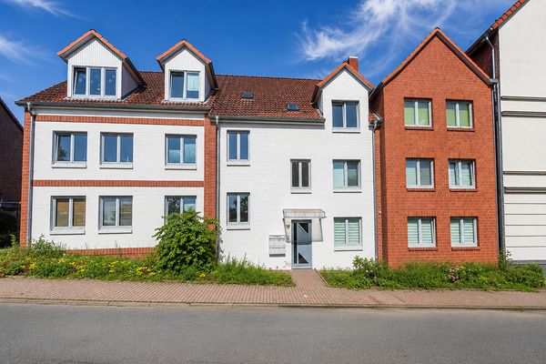 Commission-free 2-room apartment with balcony and parking space in Lüneburg