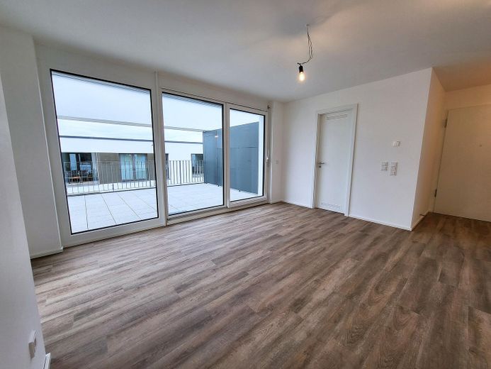 Penthouse z tarasem dachowym i widokiem w dal – nowy budynek 2023 – Wohnbereich mit Zugang zur Da