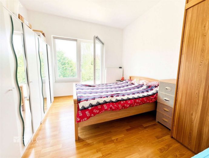 Charmantes Familienhaus mit zwei Wohneinheiten, traumhaftem Garten und großem Entwicklungspotenzial – Schlafzimmer 2. OG