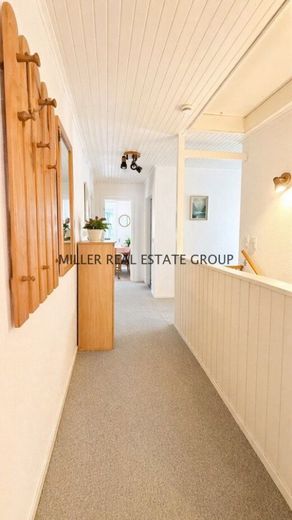 Seltene Gelegenheit in Ingolstadt-Unterhaunstadt: Großzügiger Bungalow mit Vollkeller, Doppelgarage, Garten &amp; Ausbaupotenzial! – Flur