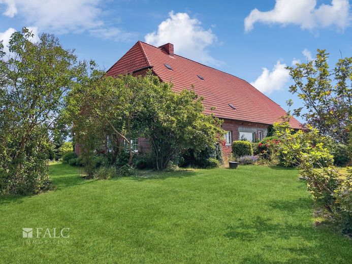 ***Alleinlage, Bauernhaus im Biosphärenreservat Schaalsee*** Denkmal – Süd-West-Ansicht