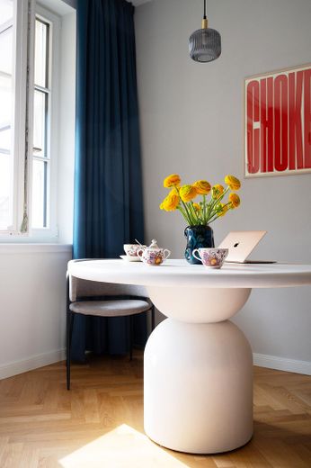 Designer Apartment zentral in Schöneberg Erstbezug – Work and Life Designer Table