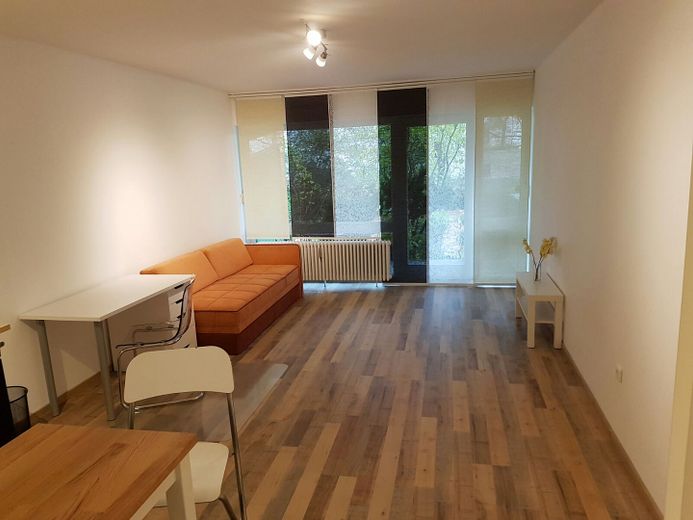 apartamento amueblado de 1 habitación con terraza soleada en ubicación céntrica – Foto 2