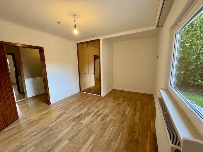 Heller 5-Zimmer-Bungalow mit Kamin, großem Garten & Doppelgarage | Stadtgrenze Hamburg – Kinderzimmer