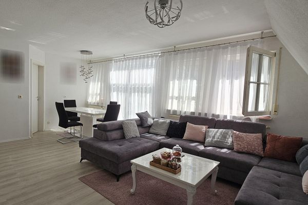 Meraviglia urbana degli spazi: maisonette di 4 locali inondata di luce nel cuore di Öhringen (senza provvigione!)