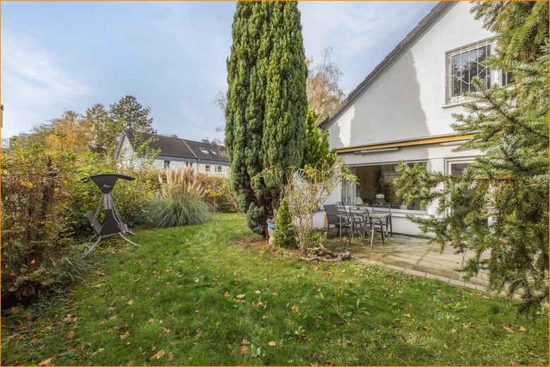 Freistehendes Einfamilienhaus in Köln Brück – Garten Terrasse