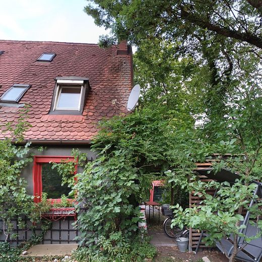 ruhige Stadtoase - kleines Reiheneckhaus – Ostansicht