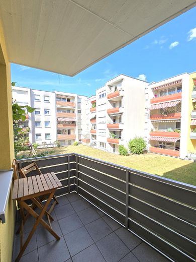 Placement financier avec perspectives – 2 logements loués + parking souterrain | 135 m² | 17.640 € de loyer annuel hors charges – 3,5-Zi.WHG - Balkon hinten